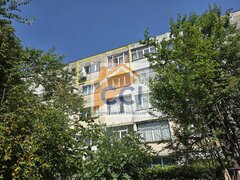 Bacau, Strada Neptun, nr. 6, apartament cu personalitate, logie si boxa
